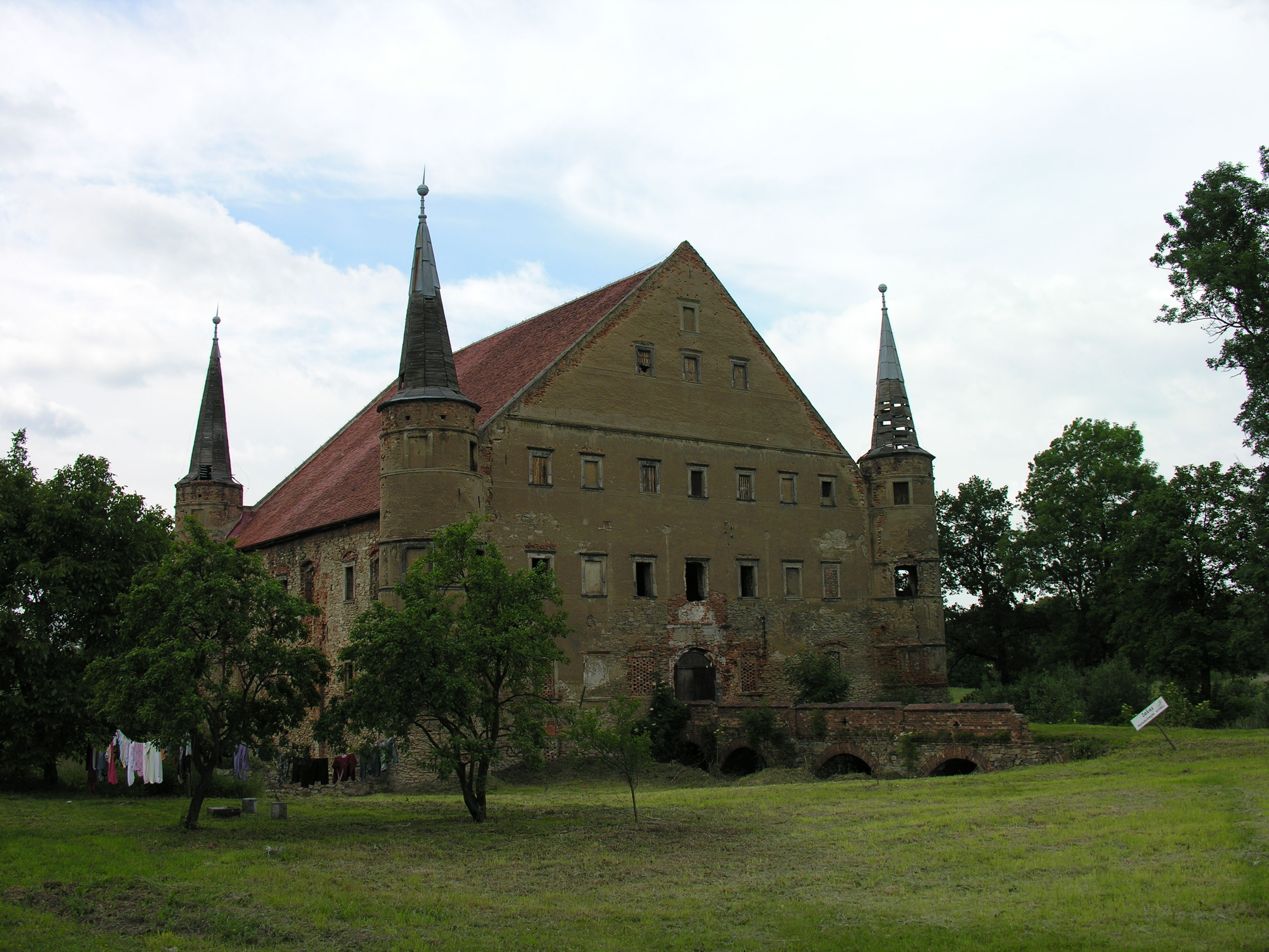 Zamek w Piotrowicach Świdnickich